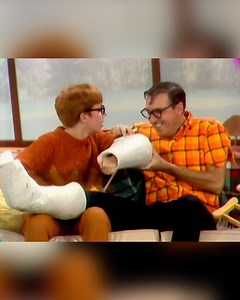 The First Carol Burnett Show Episode | Season 1 Episode 1 | Full Episode Carol's series premiere guest is Jim Nabors. Highlights of this inaugural edition include: a "V.I.P." interview with Shirley Dimple; Jim and Carol as two misfit skiers in "The Ski Lodge"; and the first "Carol and Sis" sketch. #carolburnettshow #carolburnett #fullepisode | The Carol Burnett Show (OFFICIAL)