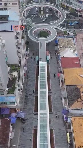 World's longest escalator links China's rural area to city center
