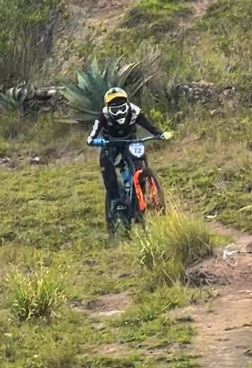Bici Downhill en Santa Cruz: Aventuras sobre dos ruedas