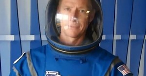 Noi costume spaţiale pentru astronauţii americani