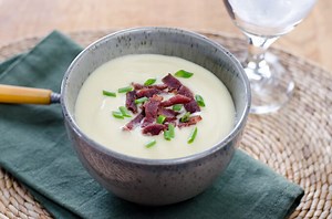 Easy Cauliflower Celeriac Soup with Bacon