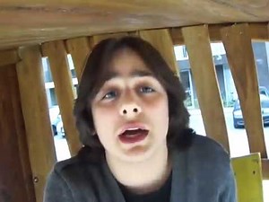 yvelaze debili adamiani msoflioshi