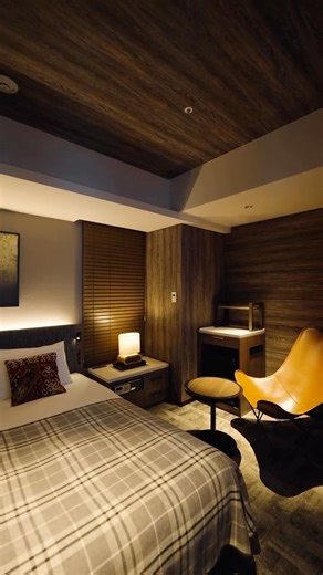 ソラリア西鉄ホテル | SOLARIA HOTEL【公式】 on Instagram: "─ 北海道の自然を感じる、心ほどける客室 📍ソラリア西鉄ホテル札幌 大自然に抱かれたロッジを思わせる空間や、 まるで公園にいるかのような開放感あふれる客室。札幌の中心にいながら、北海道らしさを五感で感じていただけます。 特に「ロッジダブル」は、北海道の自然やおおらかさに、ソラリアブランドの都会的で洗練された感性を重ねた客室。 木々を想起させるインテリアと、温もりを感じるファブリックが、都心で楽しむログハウスステイを演出します。 また、シャワーブースを採用した「レインシャワーダブル」など、居室空間を広く確保した客室タイプもご用意。 キングサイズベッドで、ゆったりとしたひとときをお過ごしいただけます。 北海道を感じる空間で、上質な滞在をお愉しみください。 ─ Guest rooms inspired by the nature of Hokkaido 📍Solaria Nishitetsu Hotel Sapporo From lodge-inspired interiors surrounded