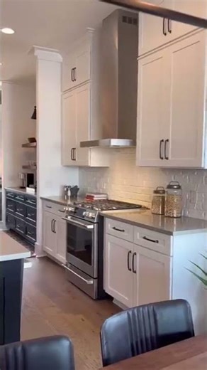Home Tour Tuesday is sooo back! Check out this new build home located in Nexton