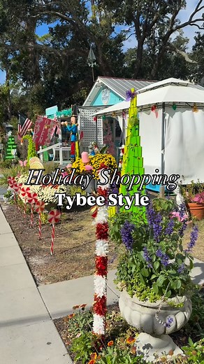 Need ideas for getting the holiday shopping season started? Supporting local and adding in that quirky “Tybee” twist has never been easier! -Start your Tybee Shopping at the Shoppes at 1207, the festive decor will instantly get you in the mood for holiday vibes. Get your Art fix at @thetybeeartgallery, (we even got to meet local artist, @bluejoshua1), but don’t forget @gallery80ontybee as well, so many incredible artists to check out.. -Find all the Christmas decor you could possibly dream of at