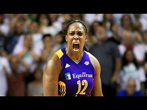 Chelsea Gray's Career-High 27 Points in Game 1 of the 2017 WNBA Finals