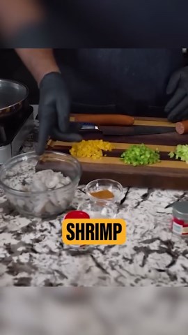 Shrimp and grits that look too good to ignore