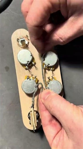 Soldering an Gibson SG wiring loom