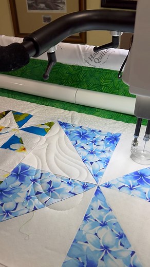 Our senior graphic designer, Heidi, working on her Hawaii quilt. 💜Who loves MonoPoly thread?💜 | Handi Quilter