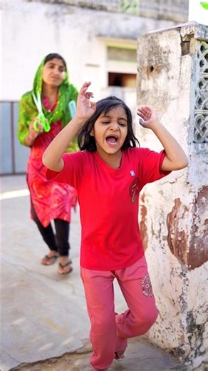 आखिर मम्मी ने मानसी के बाल काट दिए 😱😫 #shorts #maa #funnyvideo #sad