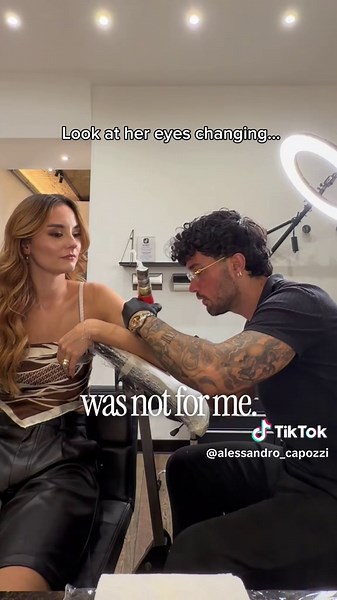 Serenading While Getting a Tattoo: Why Musicians Sing During Sessions