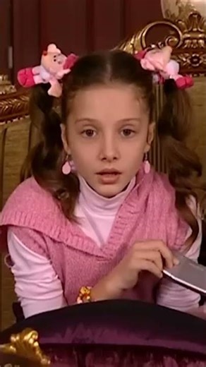 Nazlı, Neşeli Dünyam çizgi filmini izliyor! #selena #shorts ‪@neselidunyaminika‬