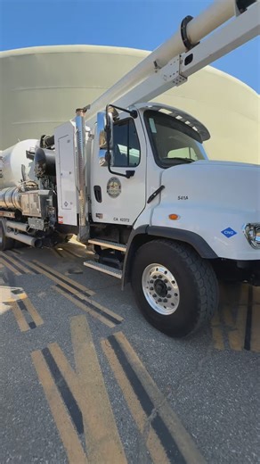Purix Pressure Washing had the honor of teaming up with Fullerton Public Works to get their hydrovac trucks spotless and ready for the city’s 4th of July celebration 🎆. From deep cleaning to downtown, we made sure they shine with pride—right down to that American flag flying high today in Fullerton! Happy Independence Day from all of us at Purix! #MadeToShine #DowntownFullerton #hydrovac #constructionequipment #fullerton #buildingmaterials #orangecounty #building #paving #constructionlife #cont