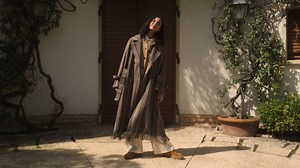 For the Weekender who embraces her 24/7. Buzz of the city by day, country idyll when she returns home. Sartorial choices reflect her life's perfect balance. Learn more at: https://bit.ly/3Z7V2o4 | Weekend Max Mara