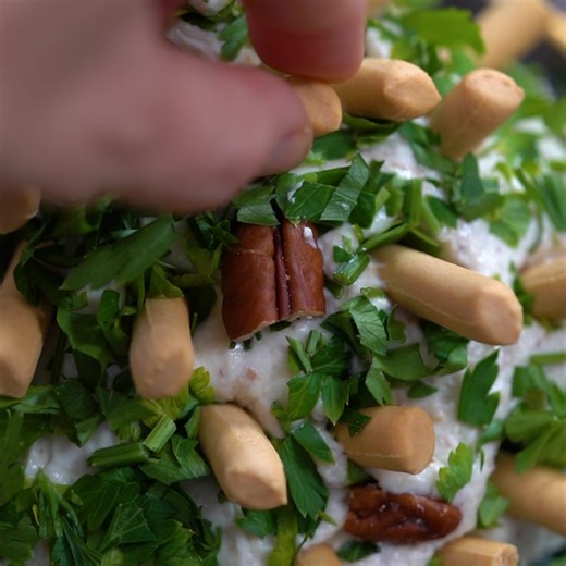 Cheese dip alert! 🧀🎄 Unmistakable Stilton and goat's cheese flavours shaped like a Christmas tree - perfect for a Xmas party spread 🎅🎁 Recipe here: https://milk.co.uk/recipes/christmas-tree-cheese-dip/ #partyfood | Milk UK