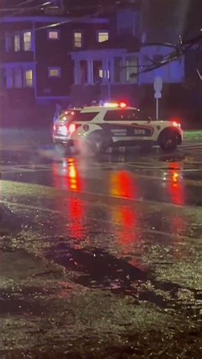 SU DPS responding to a fight and navigating traffic.