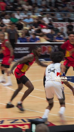 George King had three on him! #PBAAngatAngLaban #PBAS49CommsCupSMBvsBWB | PBA