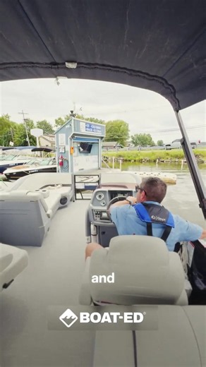 Docking starts before you reach the dock. ⚓️ Fenders ready. Check the wind. Take it slow. And remember: good docking doesn’t have to be perfect... it needs to be controlled. Save this for your next trip to the fuel dock. 🚤