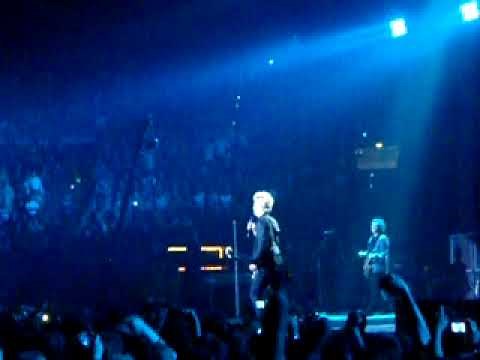 Green Day - I Walk Alone