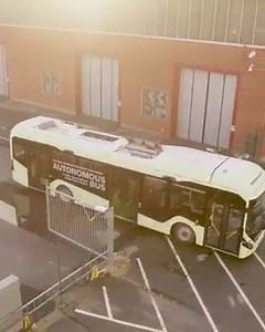 Zobacz, jak autonomiczny autobus Volvo testuje pięć stacji w zajezdni autobusowej, sprawiając, że staje się bezpieczniejsza, inteligentniejsza i wydajniejsza. | Volvo Buses