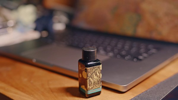 My First Vacuum Filler (Asvine V200) — and a Full Bottle of Ink.