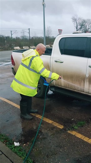 #truck #washing #truckwashing #dirty #dirtytruck #carwash