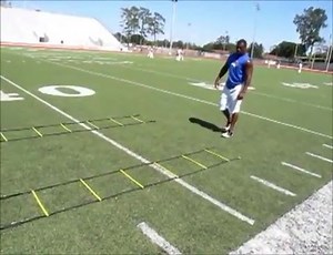🧨 QUICK FEET - LADDER DRILLS 🧨 - Si eres DB o LB te ayudarán demasiado estos ejercicios, el trabajo de Quick Feet es para cualquier posición, no sólo los ofensivos. - Te ayudarán completamente en tu trabajo de: 1️⃣ “Back Pedal” 2️⃣ “Zone Turn” 3️⃣ “Man Turn” 🔥🔥🔥 | Running Backs & The Fly Zone