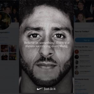 Après une publicité controversée, des Américains brûlent leurs baskets Nike | BFMTV