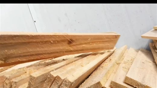 🏭 Finger joint board factory using Deale multi rip saws From log multi rip saw → square wood multi rip saw → smart edging machine, the fully automated line produces 100 boards per day! High efficiency, less labor, and maximum yield! #DealeSaw #Woodworking #SmartMachinery #HighEfficiency #WoodProcessingLine | Deale Sawmill Machinery