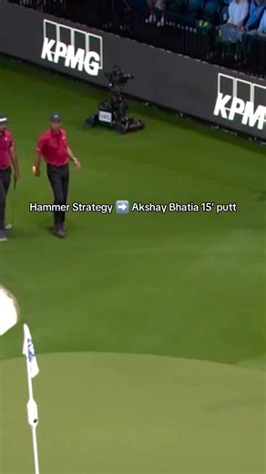 Akshay Bhatia Sinks 15-Foot Putt with Tiger’s Hammer Strategy