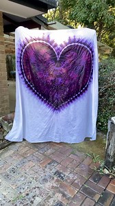 253K views · 8.8K reactions | When white shines + Colour flows … my heart beats extra fast. Designs like this will be featured in this Fridays Snow Case. #sewcialdyes #tiedyeaustralia #fabricartist #handdyed #icedyedbedding #customtiedye #rainbowtiedye #handdyedaustralia #icedyeaustralia #handdyedbedding | Sewcial Dyes - Fabric Artist | Facebook