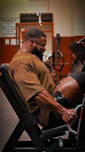 HARD LEG DAY 🔥 BIGGER THE REWARD #legday #marchector #ifbbprocard #motivation