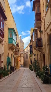 Good morning Malta 🇲🇹 Beautiful streets of Birgu ❤️ 🎥 insta. @as_we_travel_024 #Malta #birgu #discovermalta #visitmalta #streetphotography #island | Discover Malta