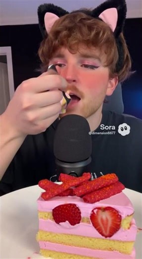 Caylus femboy ASMR - eating cake #behindthescenes #challengeaccepted #comedyvlog #mustwatch