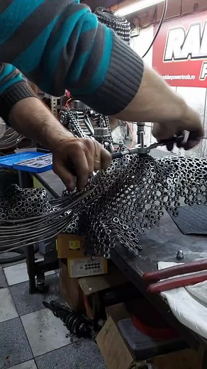 Mastering Complex Mechanical Structures in a Workshop