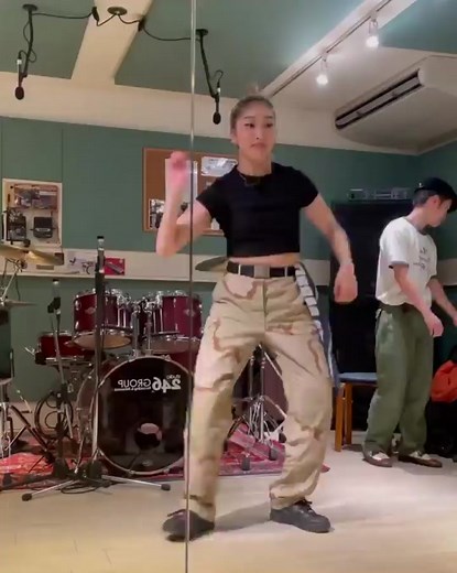 Unlocking Smooth Moves: Female Dancers Dominate Street Dance with Hirokoboogie