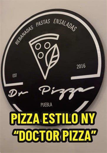 Probando la famosa pizza estilo New York en Puebla