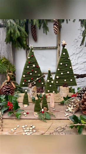 Michaela Waldl on Instagram: "Upcycling-Wollbäumchen mit Herz 💫🌲💫 Hallo liebe Dekoelfen, heute zeige ich euch eine kleine süße Bastelei die ich sehr liebe in der Adventszeit 🧶 Aus ein paar Kartonresten und etwas Wolle entsteht im Handumdrehen ein süßer Wollwald ganz natürlich, ganz einfach und perfekt auch zum Basteln mit Kindern.🥰 Jedes Bäumchen bekommt seinen eigenen Zauber und ist auch ein liebevolles Mitbringsel🌲 Wie gefällt euch mein kleiner Wollwald? Ich liebs… Ganz liebe Abendgrüße 