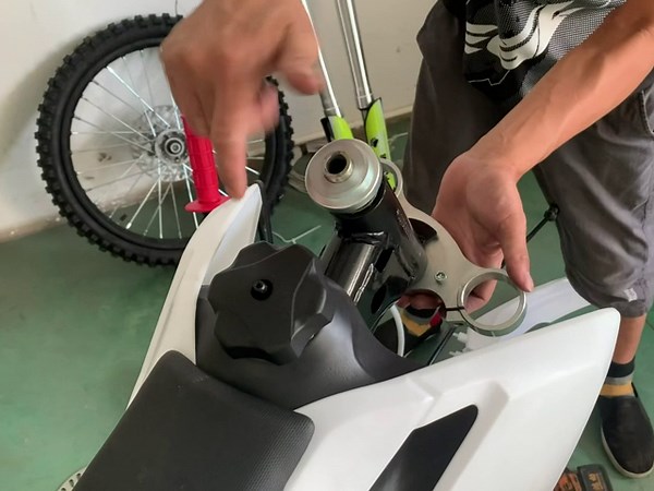 POLARBEAR Triple Tree Clamp Assembly 28mm, Motorcycle Triple Clamp For 50cc 70cc 110cc Dirt Bike KX112 KX85 KX85L KLX110R L KX65 Pit Dirt Bike taotao Apollo KAYO TSD110 KMB60 Chinese Bike(28mm, Green)