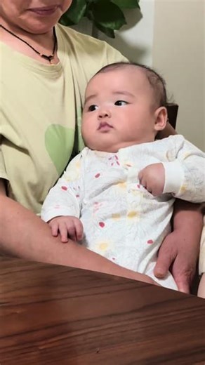 别人问：“你们是北方的吗？你们10个月了吗？”我们是南方小土豆，我们四个月➕………..你们看看我们大只吗😎#无忧无虑