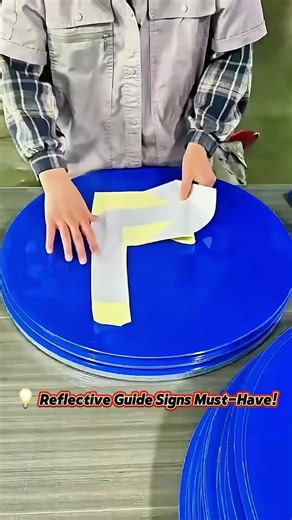 💡 Reflective Guide Signs Must-Have!#reflective #reflectivefilm #trafficsign #signmaking #factory