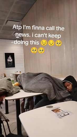 Heartbreaking a homeless mother and her kids sleeping in a restaurant keep them in your prayers 🙏🏾 | Ricky Simmons
