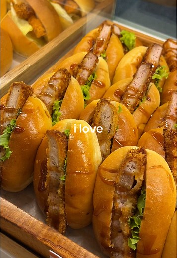 Explore Delicious Bread Varieties and Baking Techniques