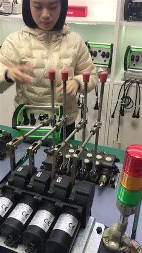 6-channel wireless remote control manufacturer, shipping worldwide, custom orders available#crane #cranetruck #cranes #craneoperator #cranelove #cranework #cranelife #cranesafety #craneindia #driver #reels #viralreels #tata #hitachi #ashokleyland #volvo #volvotrucks #icb #Fassi #Palfinger #HMF #Effer #PM #UNIC #transport #hydraulic #vinc #kren #remotecontrolcraneoperator