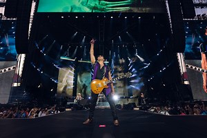418K views · 16K reactions | Behind the Stadium Tour - Episode 4: "One of my favorites so far!" Episode 4 of our behind-the-scenes series takes you along to Def Leppard's shows in Charlotte, NC, Nashville, TN, and Jacksonville, FL! Featuring Joe's pre-show ritual, an audience of 43,000 people, and of course - more rain! : Ryan Sebastyan #TheStadiumTour | Def Leppard | Facebook