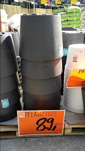 Plant pots and pots selection at the Hornbach hardware store in Wiener Neustadt Bad Fischau