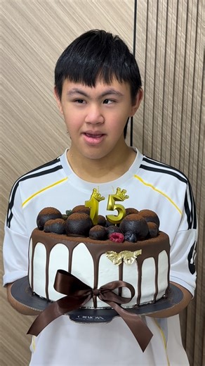 mom Ismail on Instagram: "Alhamdulillah Ming shukur Ismoil Bugun 15 yoshing Muborak Bolajonim. Bundan 15 yil oldin 10.01.2011 Tug’ulganinda 😭😭😢😢😢😢😢 Jonim bolam 3 kun Yashaydi degandi Doktor oplaring. lekin Allohim sanga Umir risq bergan ekan mana 15 Yoshga xam to’lding. Bolajonim Umring uzoq bo’lsin Yurt kezgin Chempion bo’lip 🇺🇿 O’zbekiston Faxri bo’lgin Man sanga Ishonaman. Chempion bolam sani qo’llap quvvatlaydigan Ota onanen Akag bor biz sani yaxshi ko’ramiz ❤️ ALLOH BERGANINGGA MIN