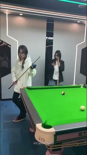 Billiards Faceoff Pool vs Snooker Which is Better for Beginners #billiard #snooker #shorts