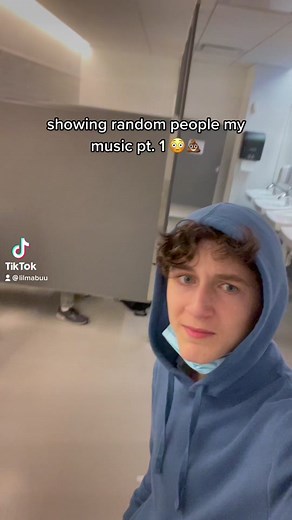 get a friend that will support you mid poop🙏🏻 #fypシ #school #poop #reaction #lilmabu