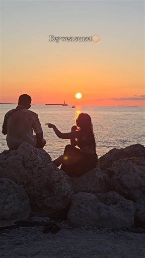 Raadha! - Lifestyle | Fashion | Travel on Instagram: "A postcard-perfect Key West sunset🌞 . . . . . . . . . . . . . . #trending #keywestflorida #keywestvacay #keywestvibes✌🏼️🌴 #floridalife #vacation #getaway #ootd #summerready☀️ #summer #desiinamerica #kannadasongs #kannadavlogs #couplegoals #lifeinusa🇺🇸💕"
